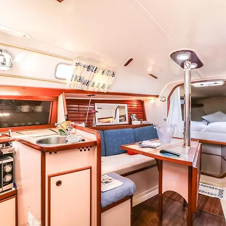 Hotel en barco Live A Nautical-sport Experience