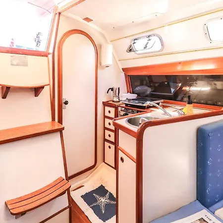 Hotel en barco Live A Nautical-sport Experience