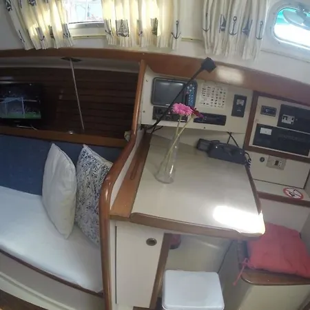 Live A Nautical-sport Experience Tekne